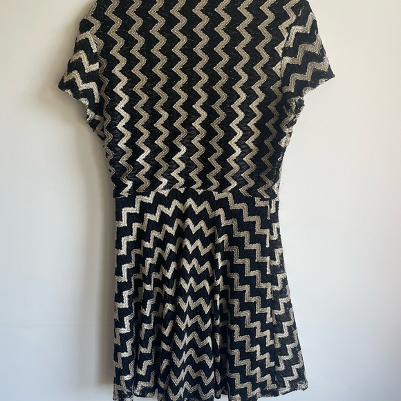 Black and gold chevron skater dress - Picture 5 of 5